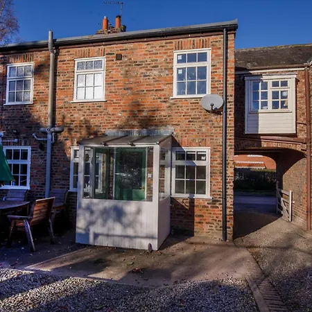 Wheldrake Holiday Cottages Wheldrake